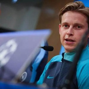 巴萨大战前内斗不止，德容开炮为哪般？